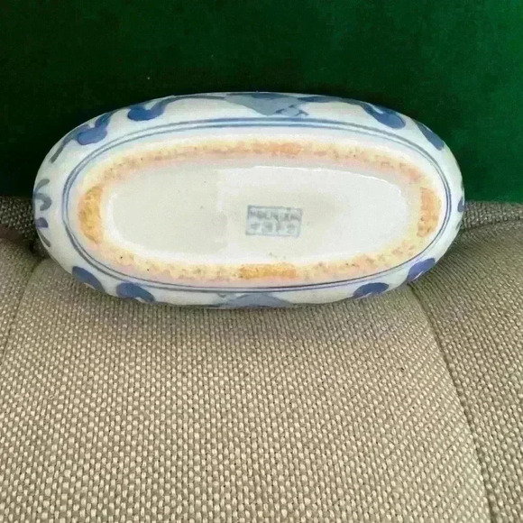 Vintage Blue and White Oval Bird and Floral Motif Trinket Box - Picture 7 of 9